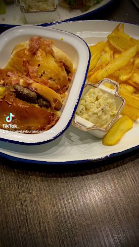 Opinii despre Happy Day Barbecue & Burger Bár Étterem Gödöllő în Gödöllő - Vendéglátás