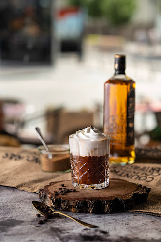 Eger Érsek utca 14, Dobó István tér sarok, 3300