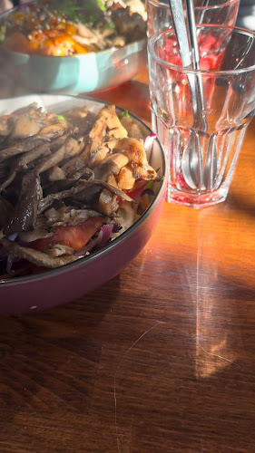 Opinii despre LYR Speciality Coffee and Food în Pécs - Vendéglátás