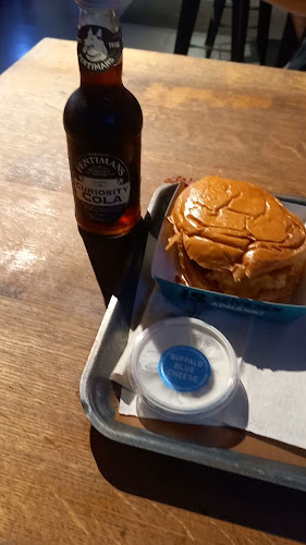 Opinii despre ZING BURGER & Co. | Király 20 în Budapest - Vendéglátás