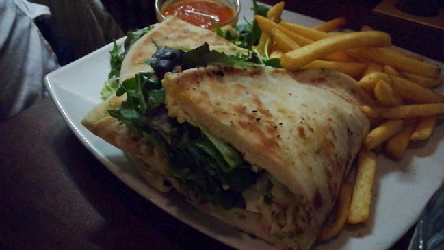 Opinii despre SEMMI EXTRA és egy kis KERT în Budapest - Vendéglátás