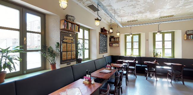 Opinii despre SEMMI EXTRA és egy kis KERT în Budapest - Vendéglátás