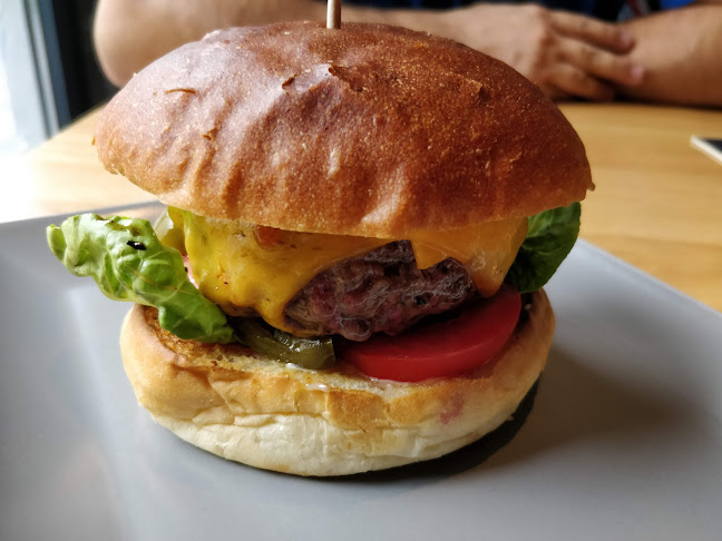 Opinii despre Pesti Burger és Bár în Budapest - Vendéglátás