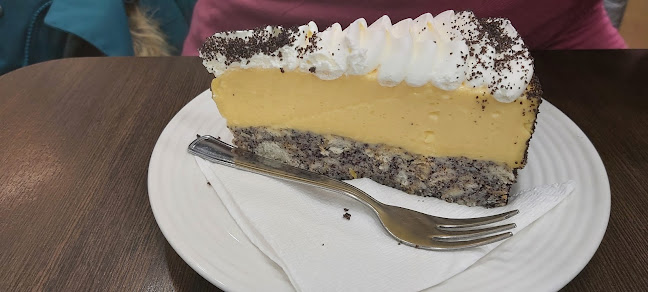 Opinii despre Dóm Cukrászda în Szeged - Vendéglátás