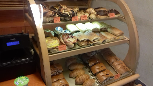 Opinii despre Morina pékség în Szeged - Vendéglátás