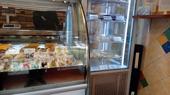 Opinii despre Hollósy Cukrászat Pasarét în Budapest - Vendéglátás