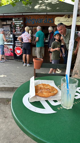 Opinii despre Jégvarázs Fagyizó, lángosozó és palacsintázó în Szob - Vendéglátás