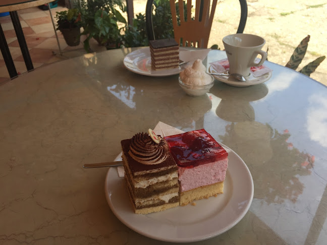 Comentarii opinii despre Randevú Cukrászda