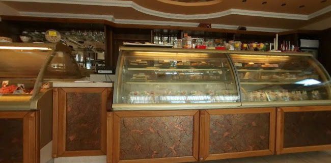Opinii despre Koronás cukrászda în Debrecen - Vendéglátás