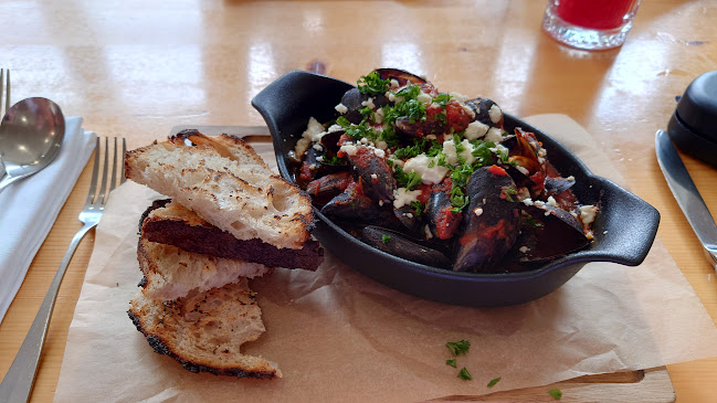 Anyukám Mondta - Vendéglátás