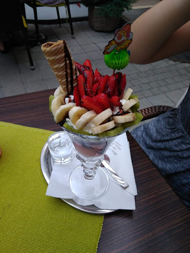 Bécsi Kávéház és Cukrászda Kft - Sütemények, torták. - Győr