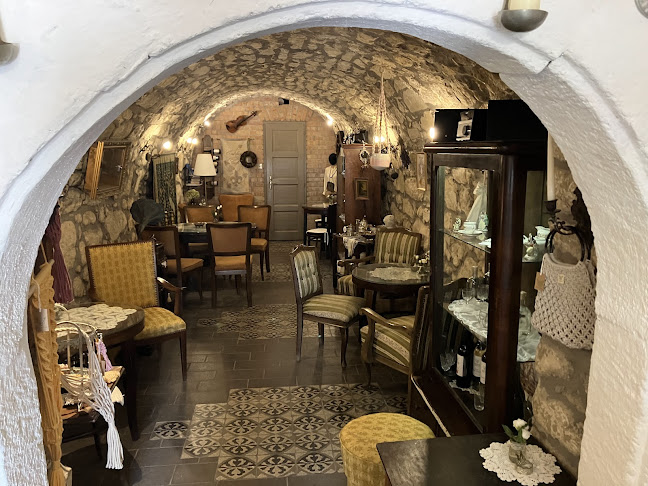 C'est La Vie Café - Vendéglátás