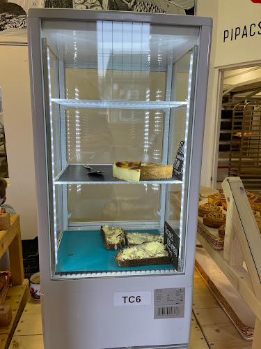 Comentarii opinii despre Pipacs Pékség