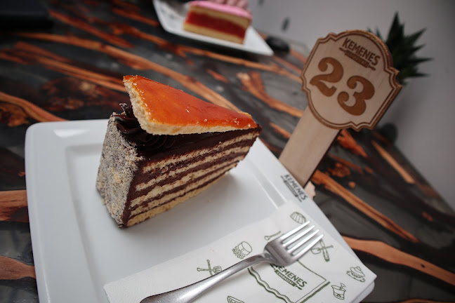 Comentarii opinii despre Kemenes Cukrászda és Bisztró Vámház krt.