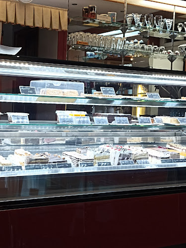 Opinii despre Czibolya Cukrászda în Baja - Vendéglátás