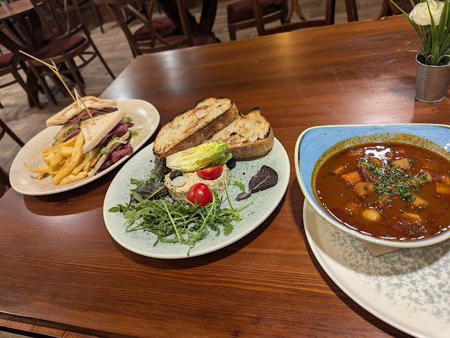 Opinii despre Walhalla Club în Budapest - Vendéglátás