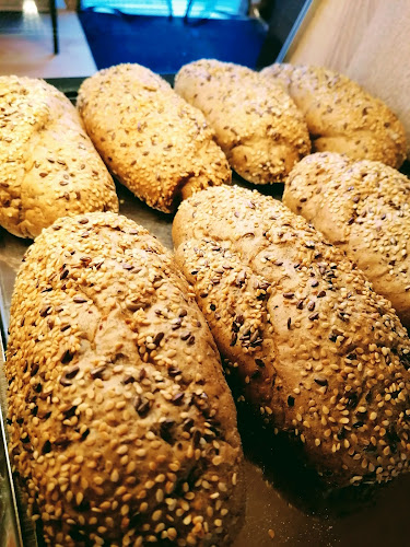 Comentarii opinii despre REGE pékség és élelmiszer Ravazd