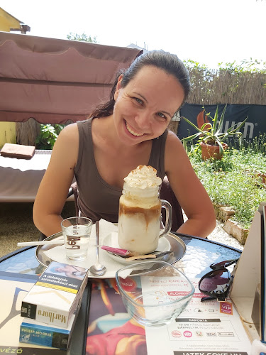 Comentarii opinii despre Adam's Kávézó, Étel- és Koktélbár