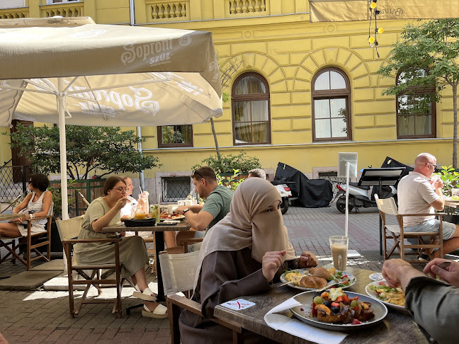 Cafe Brunch Budapest - Opera - Budapest