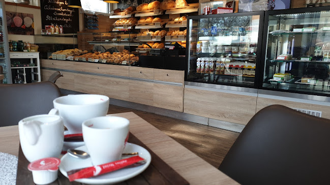 Opinii despre Lipóti pékség és kávézó în Győr - Vendéglátás