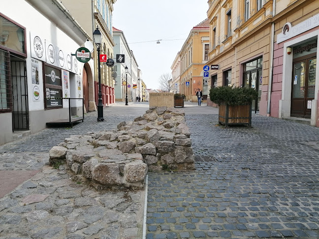 Opinii despre Budai Kapu Pékség în Pécs - Vendéglátás