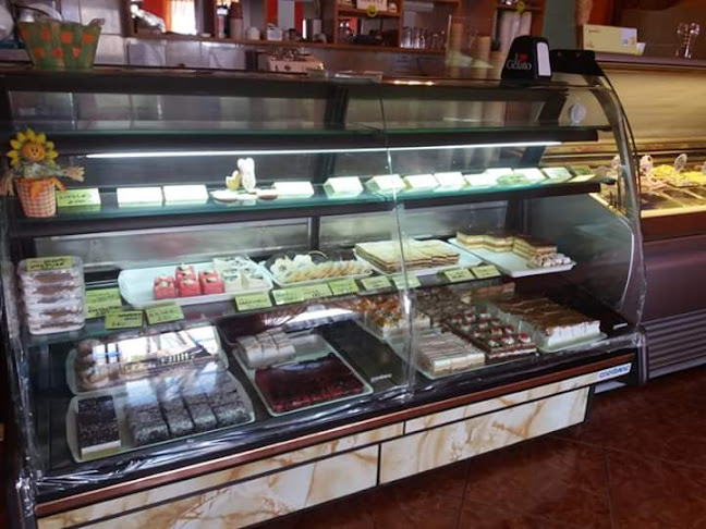 Opinii despre Jutka Cukrászda és Fagyizó în Csót - Vendéglátás