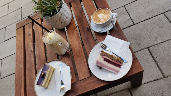 Opinii despre Ladányi Cukrászda Debrecen în Debrecen - Vendéglátás