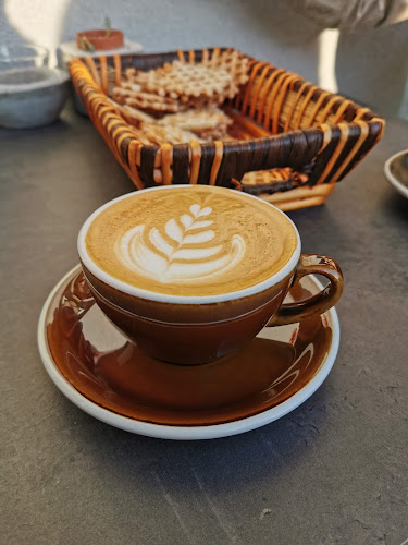 Zebegény, Ország út 2, 2627