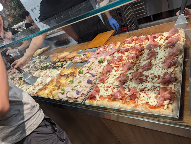 Pizza, Kávé, Világbéke - Vendéglátás