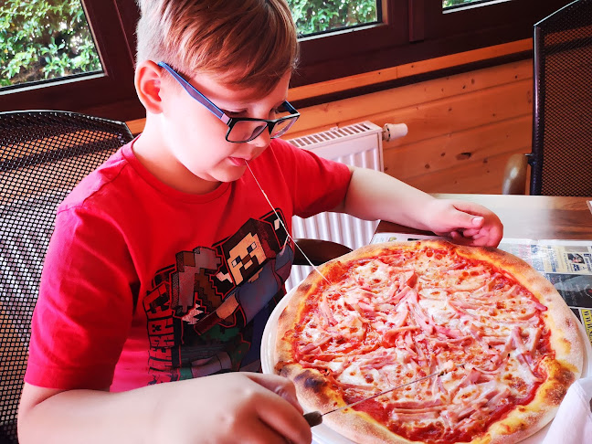 Opinii despre Gömböc Pizzéria în Pécs - Vendéglátás