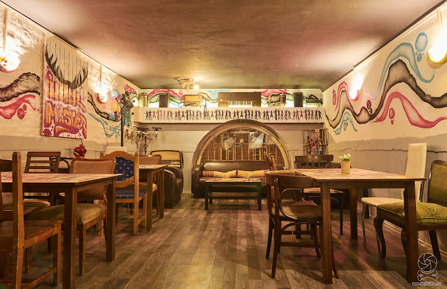 Opinii despre kÁoSz DrInK sTaTiOn în Budapest - Vendéglátás