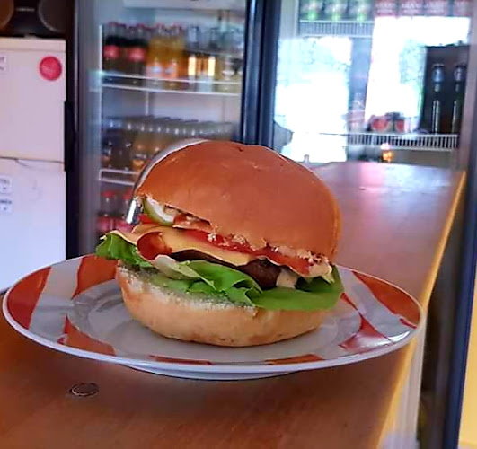 Opinii despre Kicsi Büfé în Karmacs - Vendéglátás