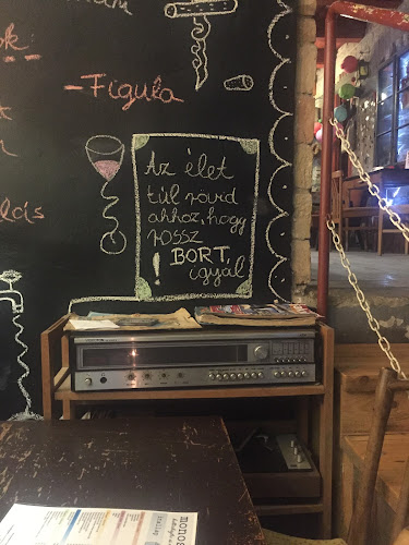 Opinii despre Monoszkóp Kultúrbisztró în Tata - Vendéglátás