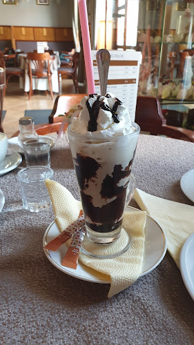 Opinii despre Schőnig Cukrászda és Kávéház în Veszprém - Vendéglátás