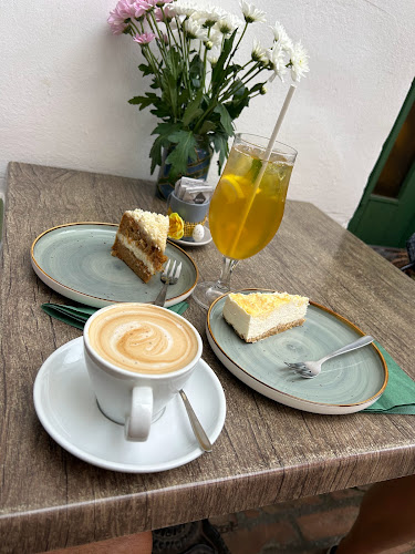 Szentendre, Alkotmány u. 5, 2000