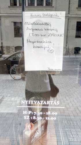 Comentarii opinii despre Julien Francia Kávézó