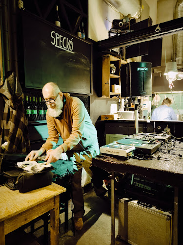 Opinii despre Fekete Kutya în Budapest - Vendéglátás