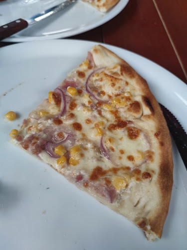 Opinii despre Szivárvány Fagyizó&Pizza în Győr - Vendéglátás