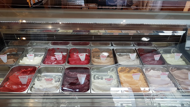 Opinii despre Baross 21. Fagylaltozó în Győr - Vendéglátás