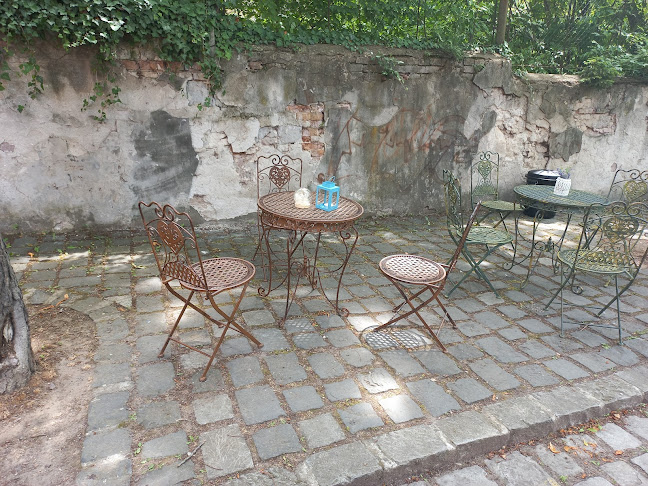 Comentarii opinii despre Jégvarázs Fagyizó, lángosozó és palacsintázó