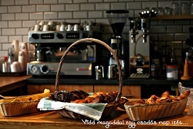 Opinii despre bubō în Budapest - Vendéglátás