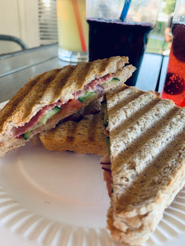 Opinii despre Márka Büfé Pápa Kilián în Pápa - Vendéglátás