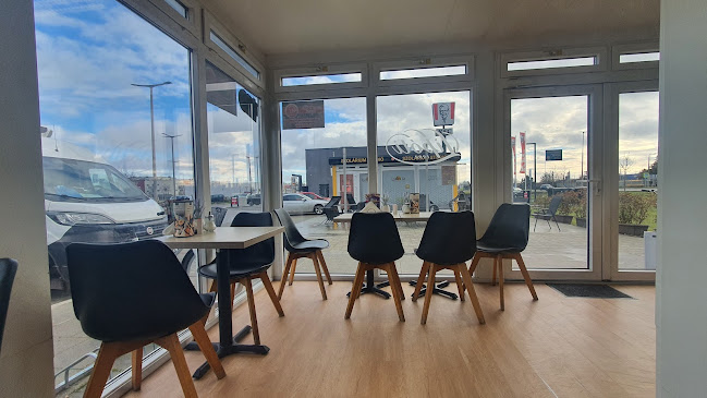 Lipóti Pékség Galéria Center - Vendéglátás