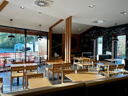 KFC Tata Remeteségi pihenőhely