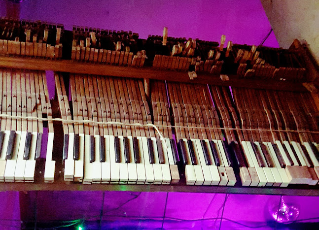 Opinii despre Szimpla Bt. în Budapest - Vendéglátás