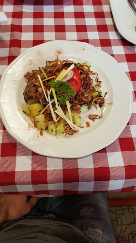 Budapest, Hold u. 15, 1054