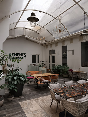 Comentarii opinii despre Kemenes Cukrászda és Bisztró Vámház krt.