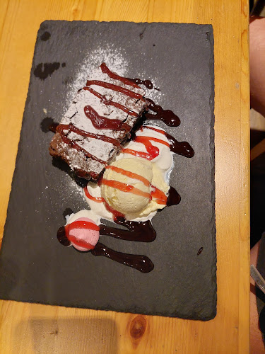 Tücsök vendéglő - Vendéglátás