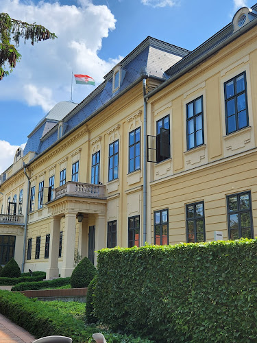 Opinii despre Kastély Kávézó în Gyula - Vendéglátás