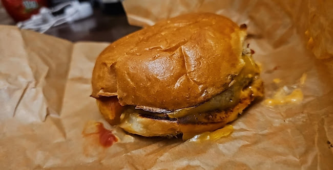 Opinii despre ZING BURGER & Co. | Garázs în Budapest - Vendéglátás